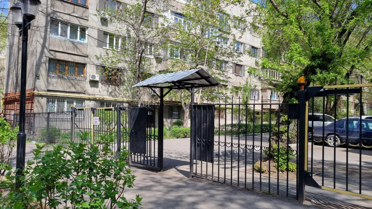 Almaty Apartment 76 Bagian luar foto